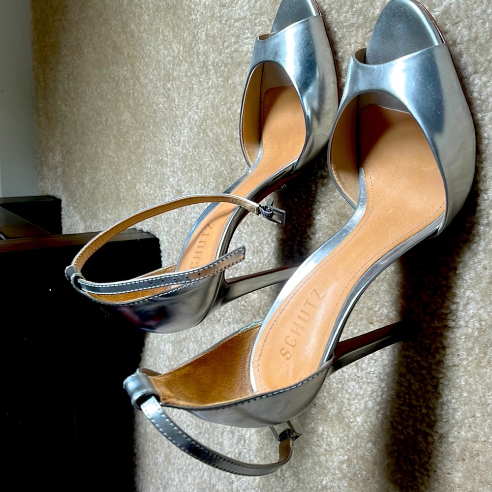Nice shoe for special events. Wear once’s.